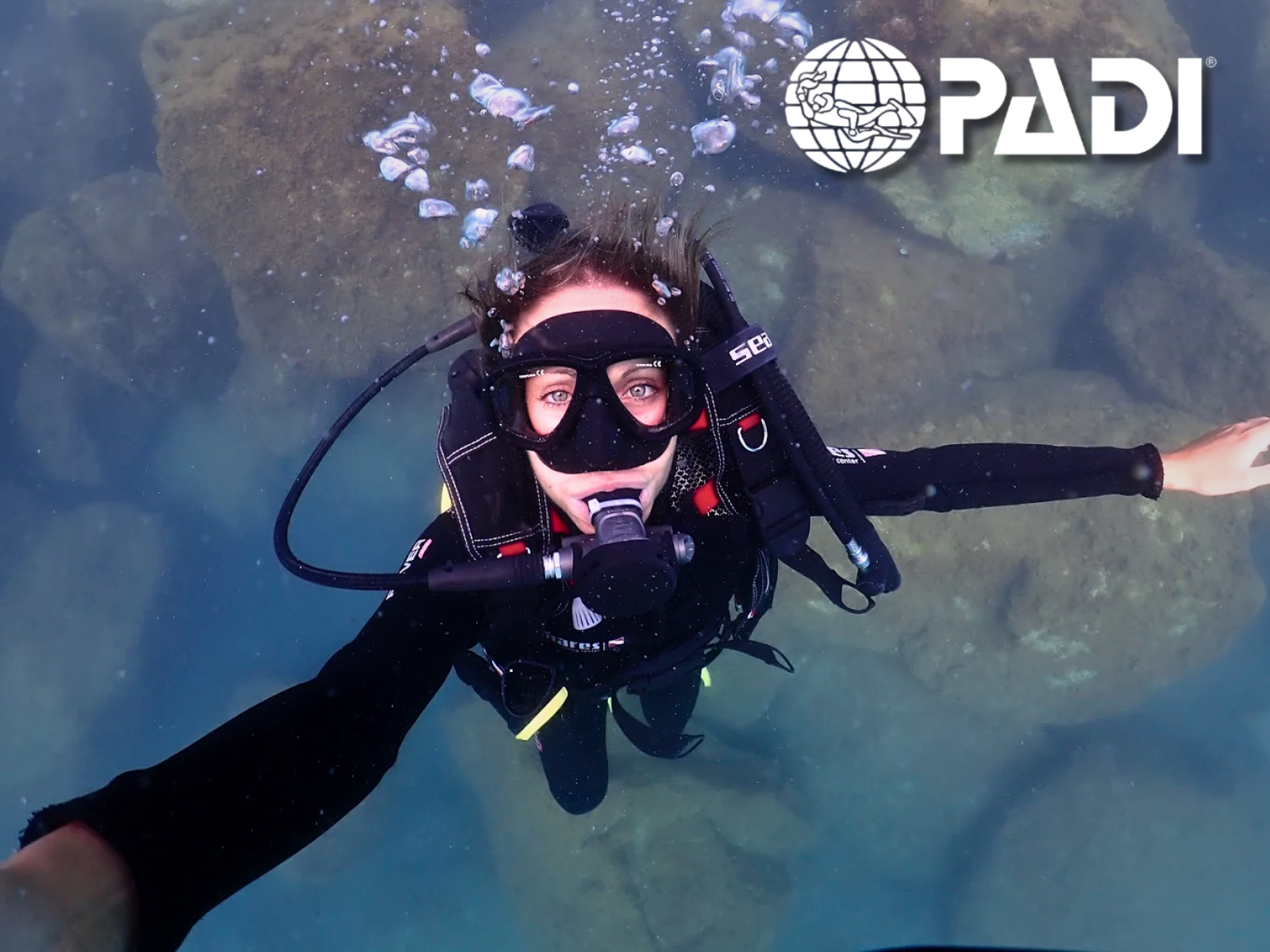 Curso PADI ReActivate en Barcelona – Refresca tus habilidades de buceo en el Puerto Olímpico de Barcelona en el Mar mediterraneo