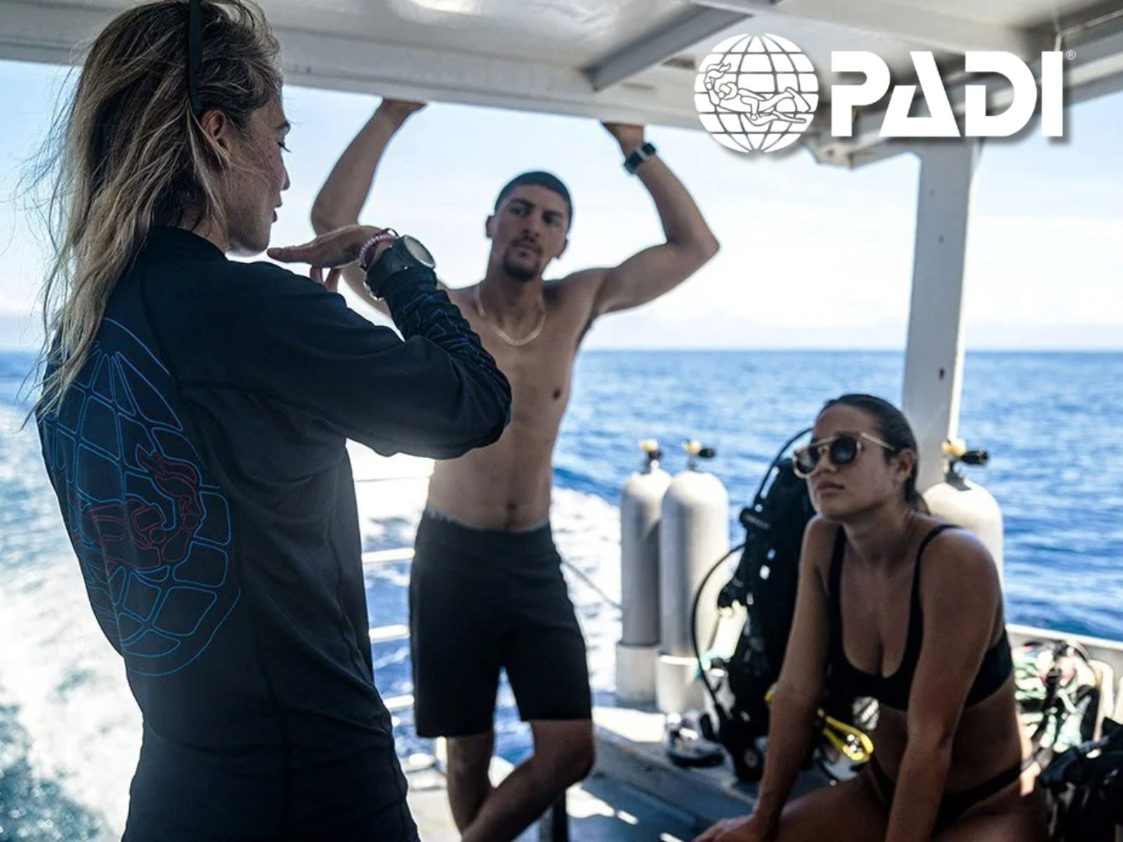 Curso PADI Divemaster en Barcelona – Formación profesional de buceo en el Puerto Olímpico de BArcelona Mar mediterraneo